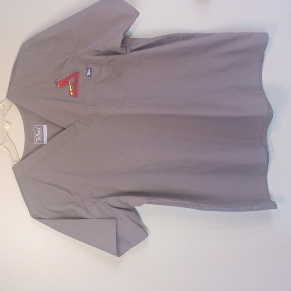 Tafford Universal Gray St. Louis Cardinals Baseball Scrub Top Size Large